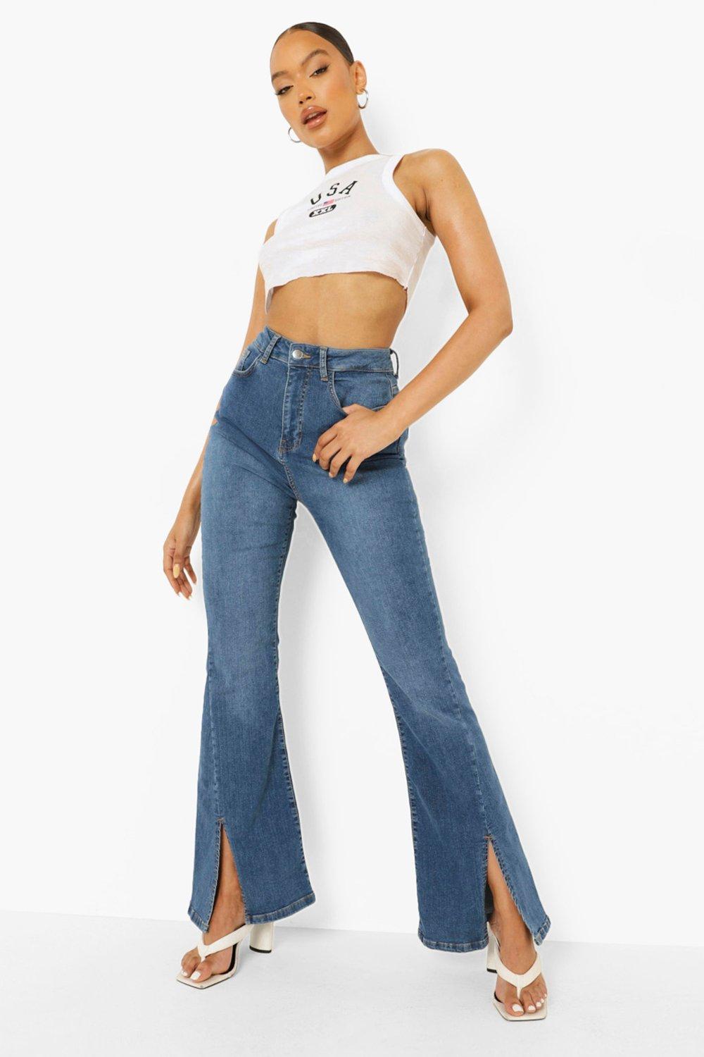 Jeans a zampa elasticizzati a vita alta con spacco frontale